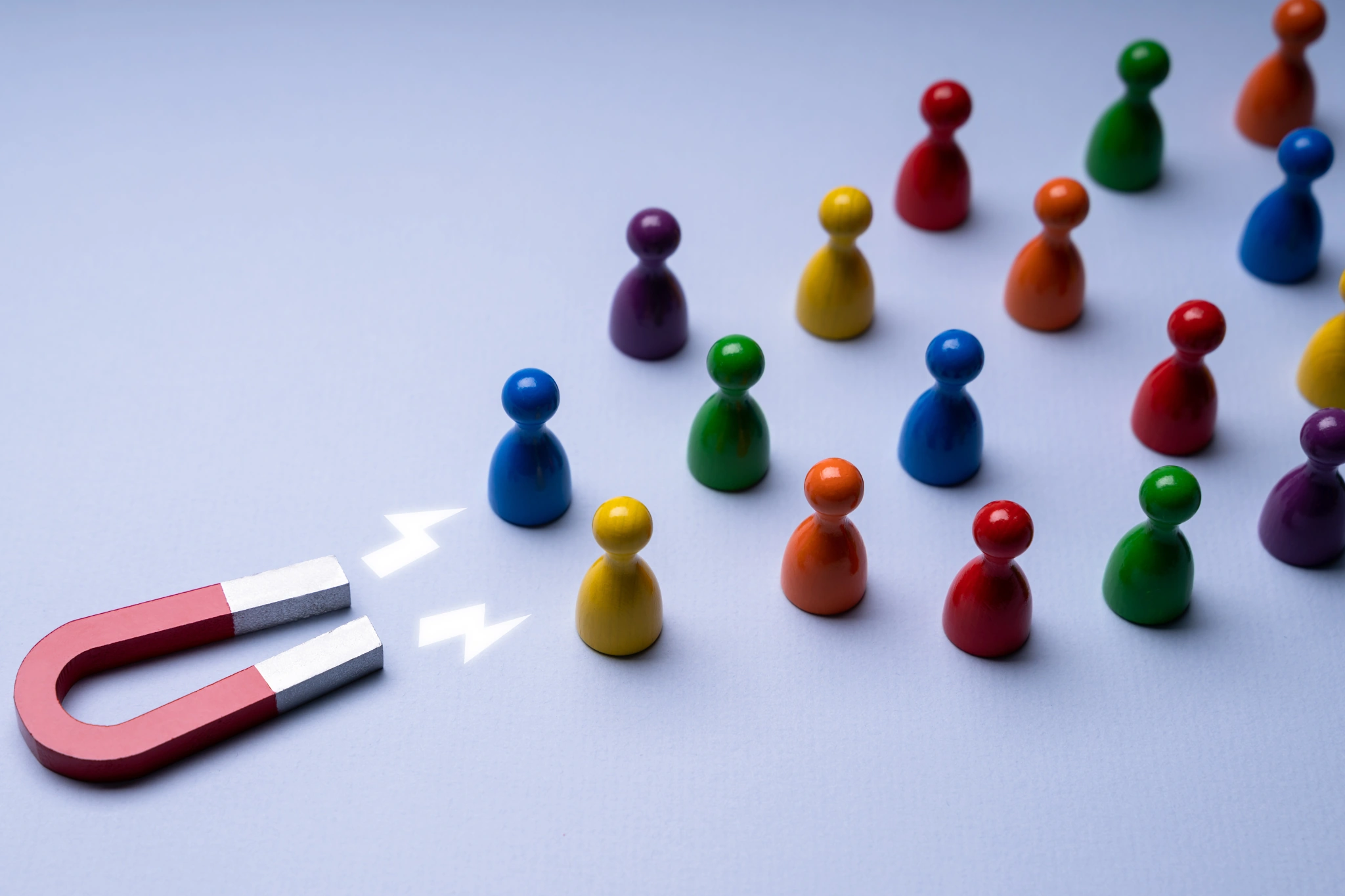Strategia Prospectingowa Outbound B2B Jak przygotować Krok Po Kroku Magnes przyciągający klientów B2B – symbol skutecznej strategii prospectingu i systemu sprzedaży Damiana Haftkiewicza.